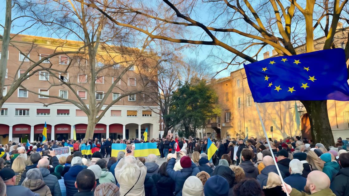 Mezzetti al presidio per l’Ucraina. Centinaia manifestano in piazza : "Sempre dalla parte degli oppressi"