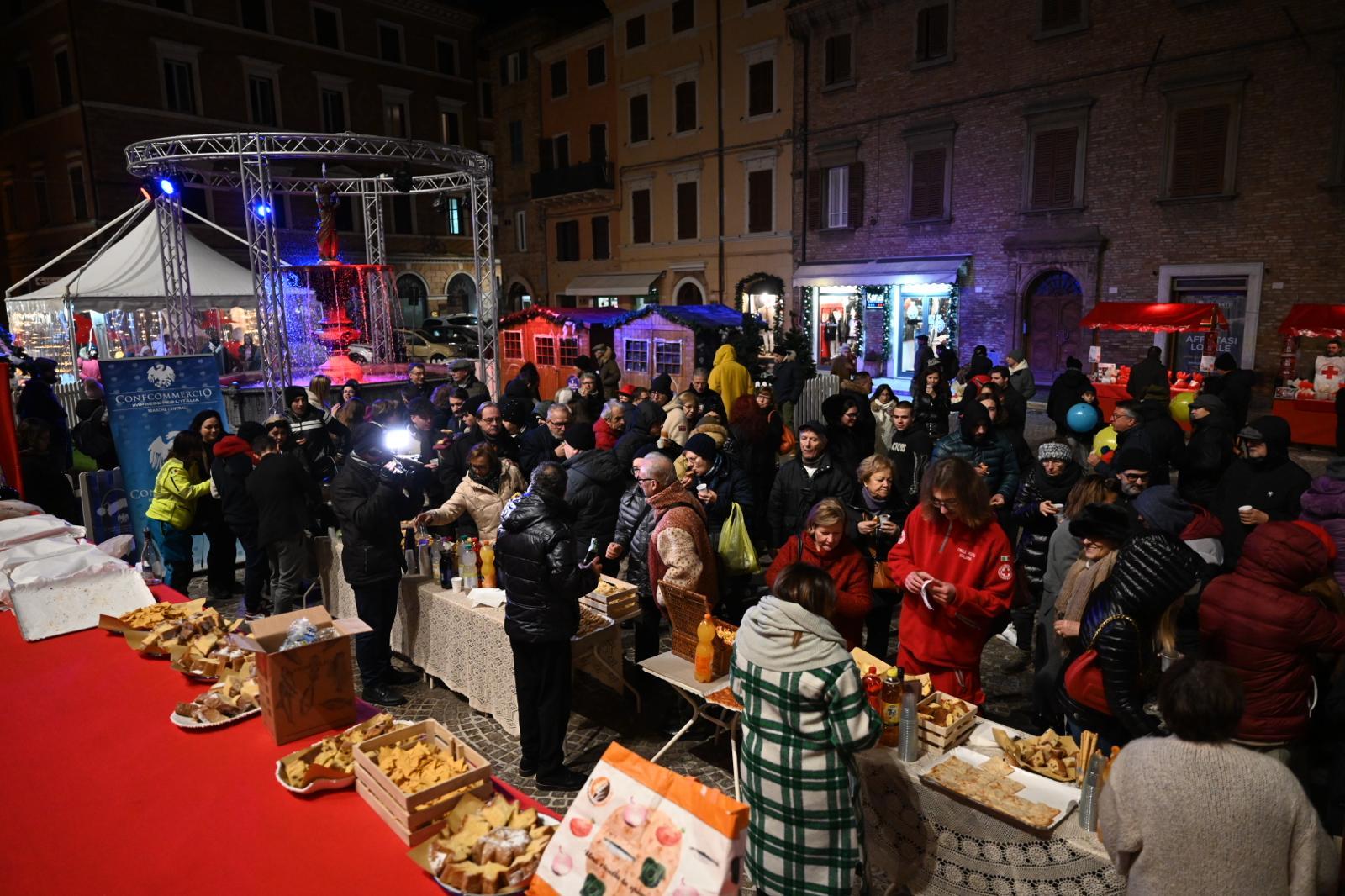 Osimo, via al primo Natale senza sindaco