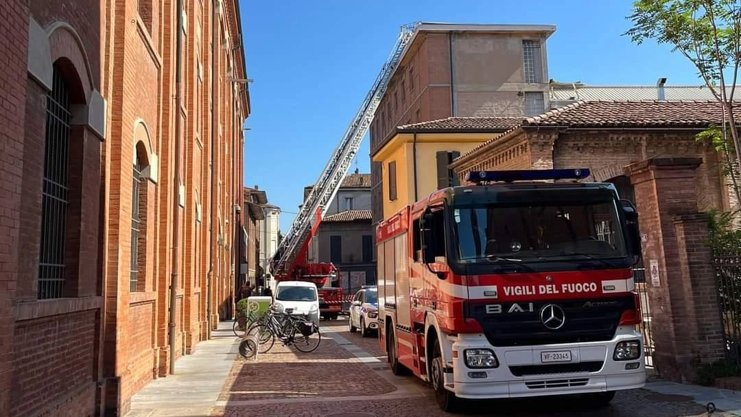 L’autoscala arrivata da Modena