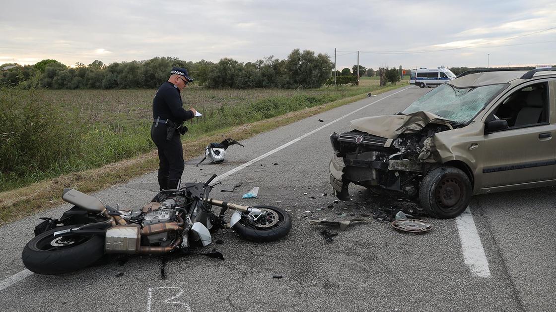 Morto in moto contro un’auto. Indagine per omicidio stradale, la vittima lavorava per la Marini