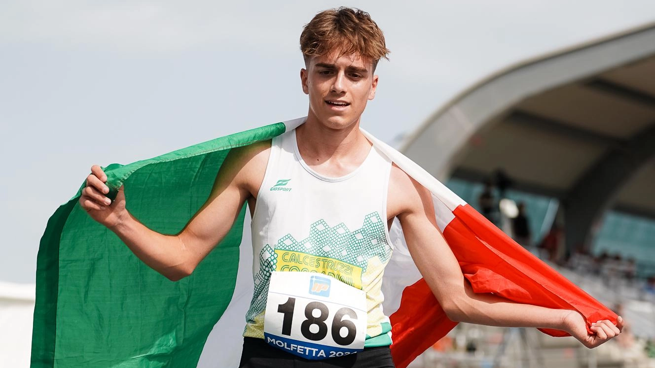 Alessandro Casoni supera agevolmente la fase eliminatoria agli europei under 18 di atletica a Banská Bystrica, vincendo la sua batteria sugli 800 metri. Ora si prepara per la semifinale, con occhio alle sfide future.