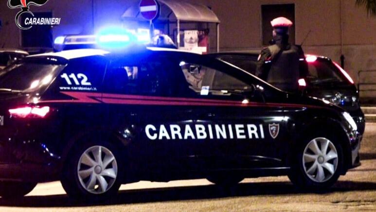 Carabinieri intercettano auto rubata, rocambolesco inseguimento sulla Statale Adriatica