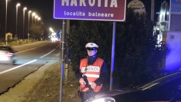 Si era introdotto in una abitazione a Marotta ma alcuni residenti hanno fatto scattare l’allarme.