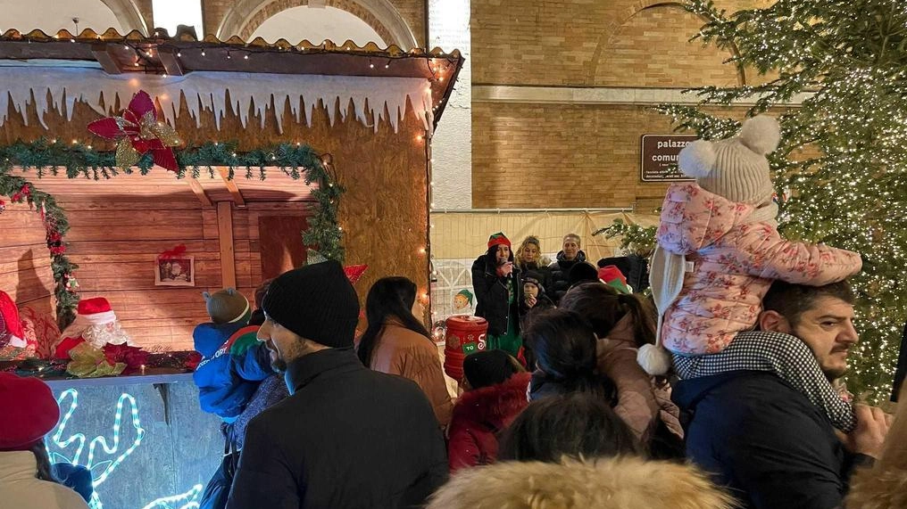 A Sant'Elpidio a Mare, il Natale è all'insegna dell'austerity con luminarie ridotte ed eventi locali per risparmiare.