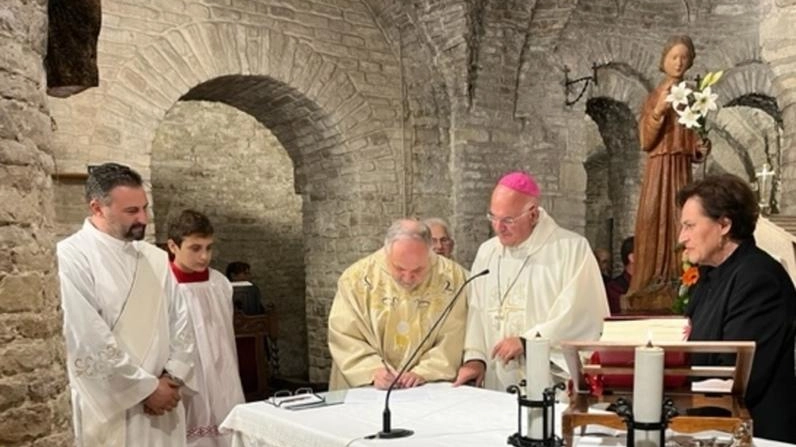 La cerimonia di domenica sera con il vescovo Pennacchio