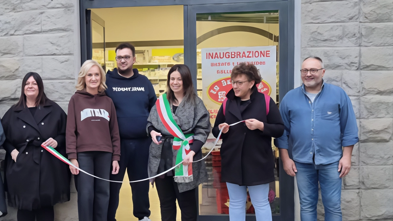 Inaugurata a Santa Sofia 'La bottega di Luca', negozio di alimenti e accessori per animali, detersivi alla spina e prodotti biologici. Apertura quotidiana, tranne giovedì pomeriggio e domenica.