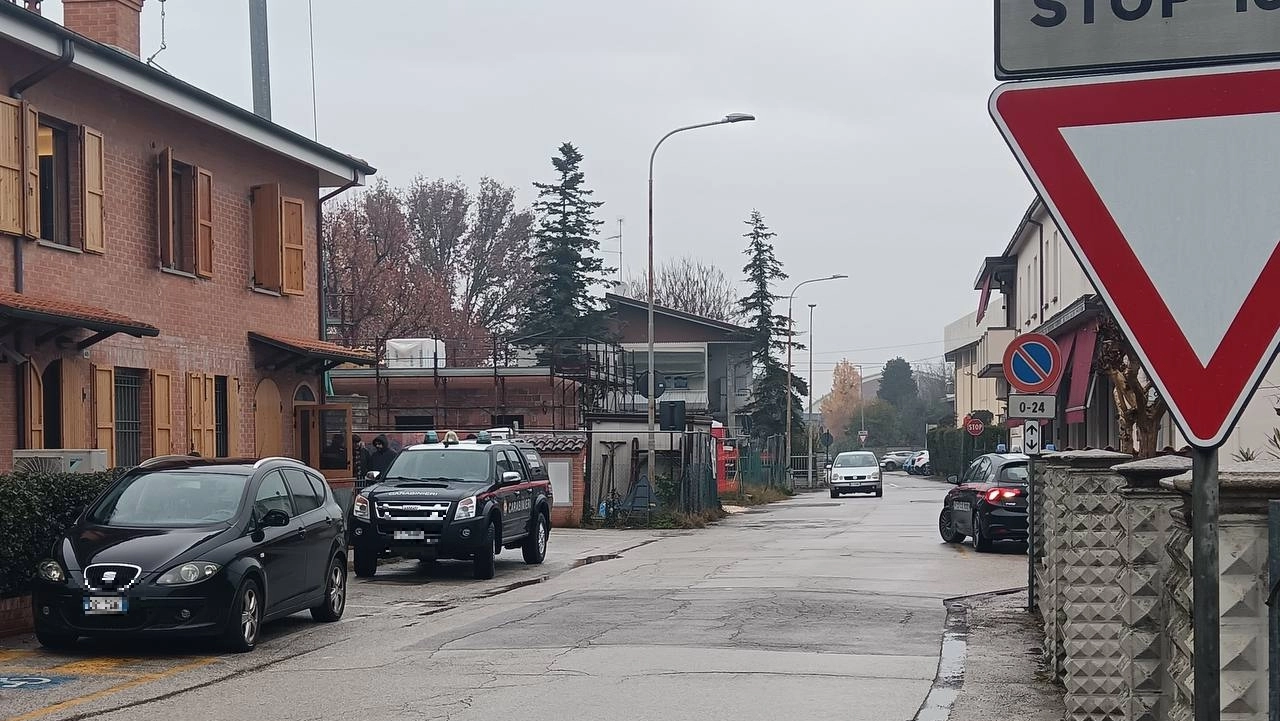 La tragedia in una via residenziale di Altedo di Malalbergo, nella nebbiosa pianura della Bassa Bolognese