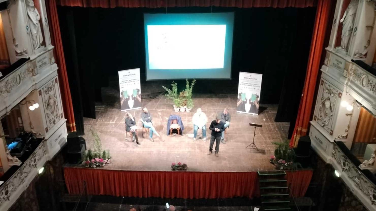 Un momento del convegno organizzato al teatro comunale. di Cagli