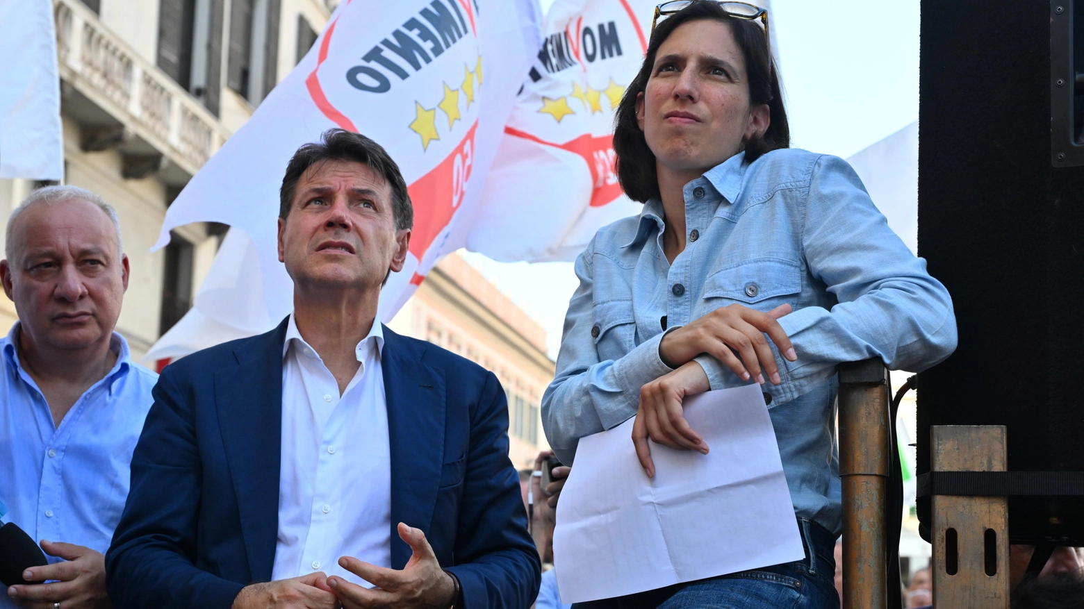 Il leader 5 Stelle rompe: non possiamo presentarci al fianco di Renzi e lancia un messaggio al Pd: “Non siamo pronti ad allearci, dobbiamo chiarirci” I dem infuriati per l’ennesimo strappo: “In questo modo festeggia solo Meloni”