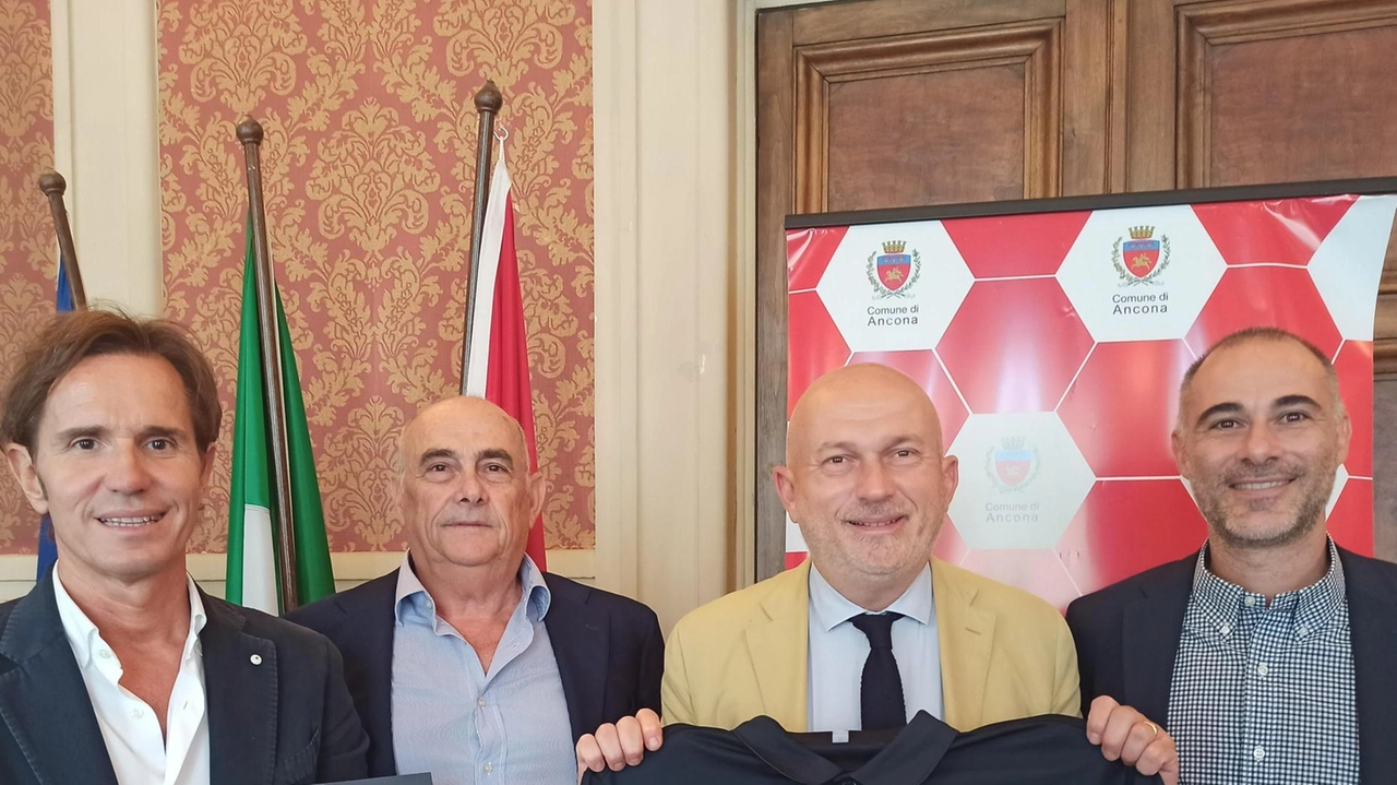 Ieri mattina in Comune la presentazione del grande evento velico di Ancona