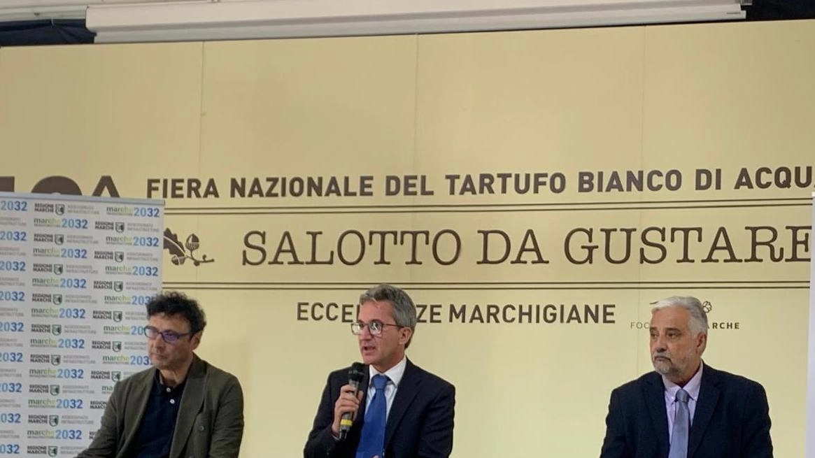 La presentazione ad Acquaalgna,. al centro l’assessore Francesco Baldelli