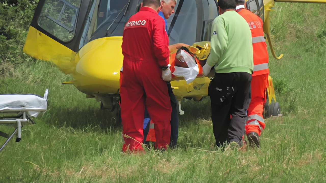 L'incidente in moto di Davide Baldo, 18enne di Fermo, lo ha portato in coma farmacologico in condizioni gravissime. La dinamica è ancora da chiarire.