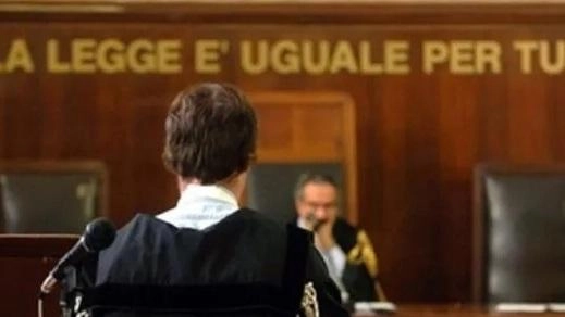 Il dibattimento in tribunale (. foto di repertorio