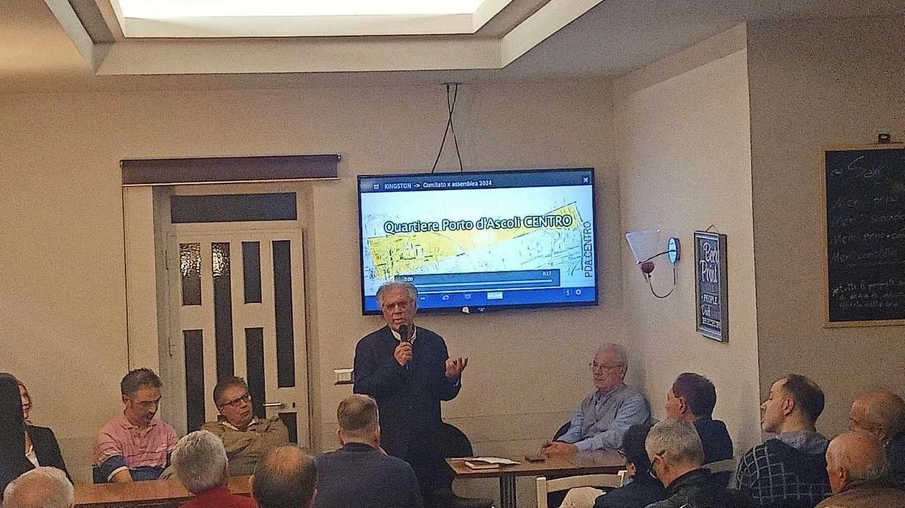 L’assemblea di comitato di quartiere Porto d’Ascoli Centro, con il presidente Elio Core