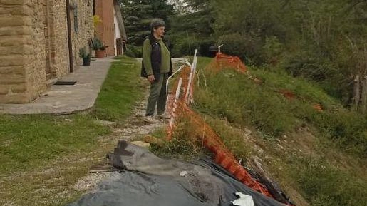 "Casa inagibile in centro e agriturismo chiuso per le frane sulle strade"