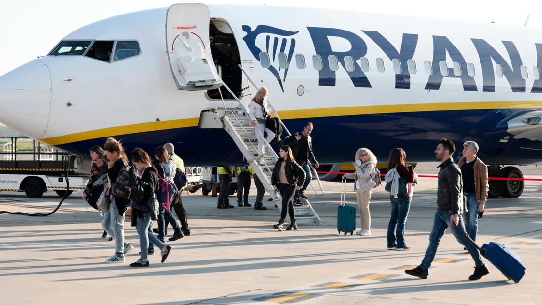 Aeroporto Forlì, il Comune a de Pascale: “Il Marconi è in crisi? Qui il Ridolfi è pronto”