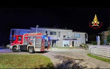 Incendio oggi in una casa a Pesaro, va a fuoco l’asciugatrice: paura e fiamme