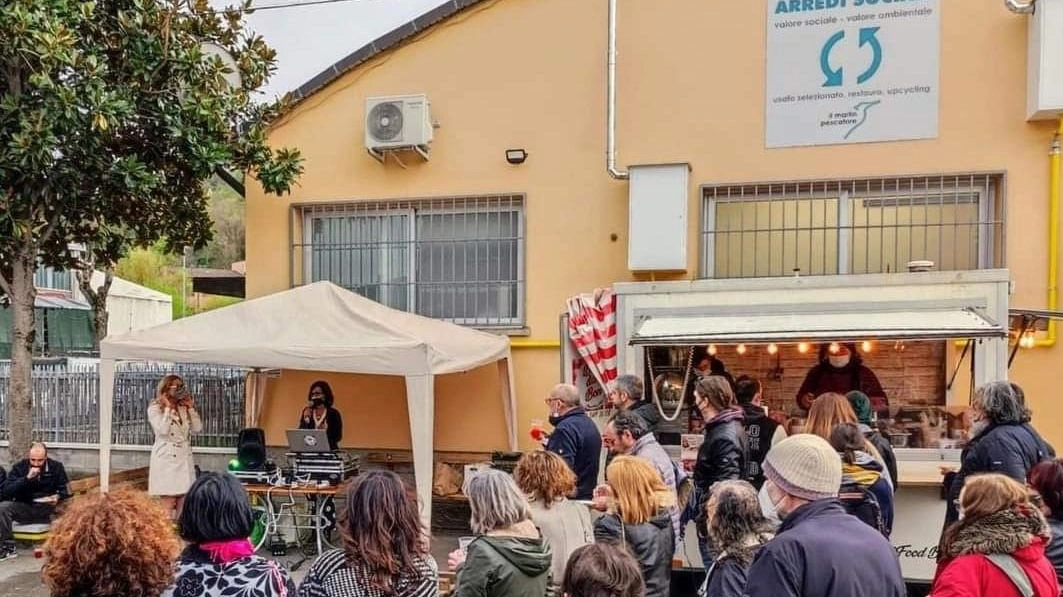 Lo spazio ’Arredi sociali’ de ’Il Martin Pescatore’, la Cooperativa sociale onlus di Calderino