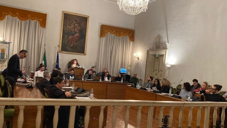 Il consiglio comunale di Sant'elpidio a Mare: si dimettono 9 consiglieri e si torna al voto