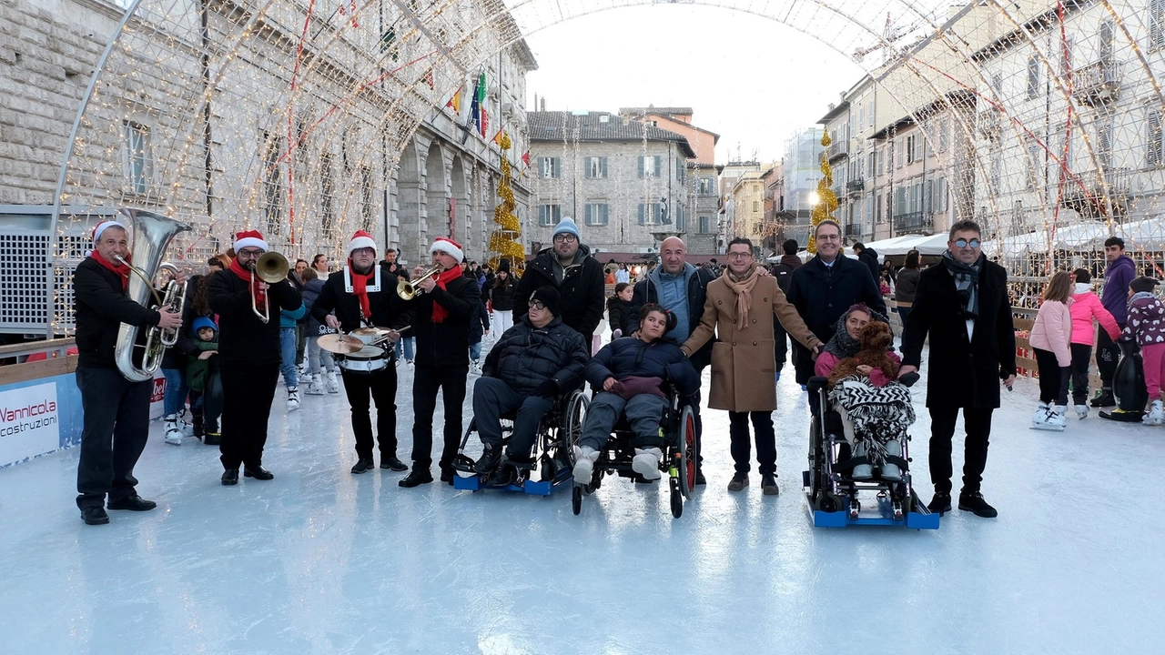 INIZIATIVA PER I DISABILI PISTA DI PATTINAGGIO