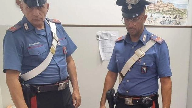 Droga nascosta in casa: arrestato. Si indaga sulla rete dello spaccio