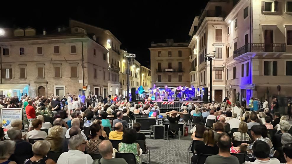 Eventi, bocciata l’accoglienza:: "Bagni pubblici senza luce e acqua"