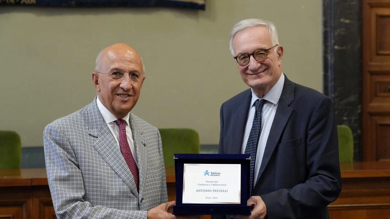 Il presidente dell'Abi e della Cassa di Ravenna, Antonio Patuelli, ha ricevuto il 'Premio per l'infanzia e l'adolescenza' per il suo impegno nella tutela dei diritti dei minori e nell'educazione finanziaria delle nuove generazioni.