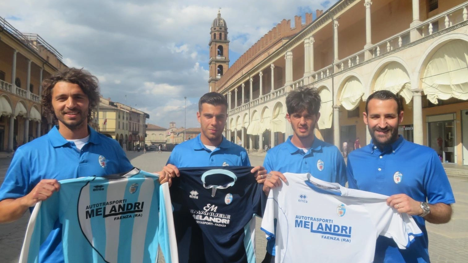 Il Faenza calcio conferma quattro giocatori chiave per la prossima stagione in Eccellenza, tra cui Albonetti e Gjordumi, elogiati per il loro contributo e esperienza.