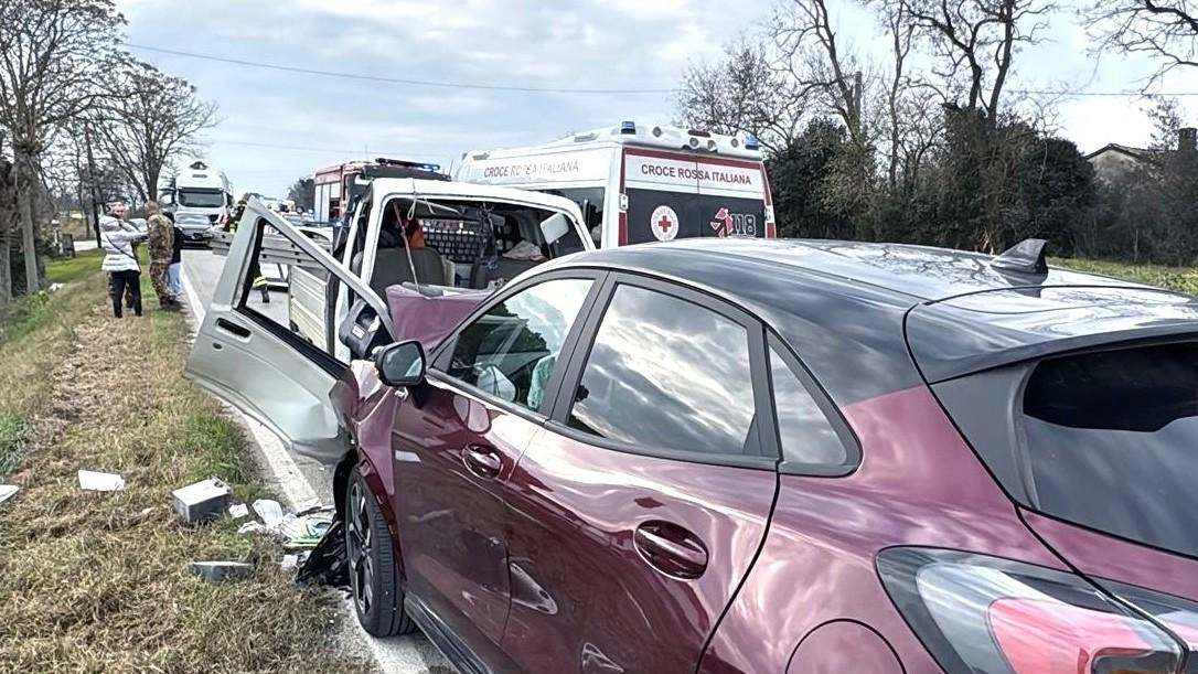 Un uomo di 56 anni è rimasto gravemente ferito in un incidente stradale accaduto nel primo pomeriggio di ieri in...