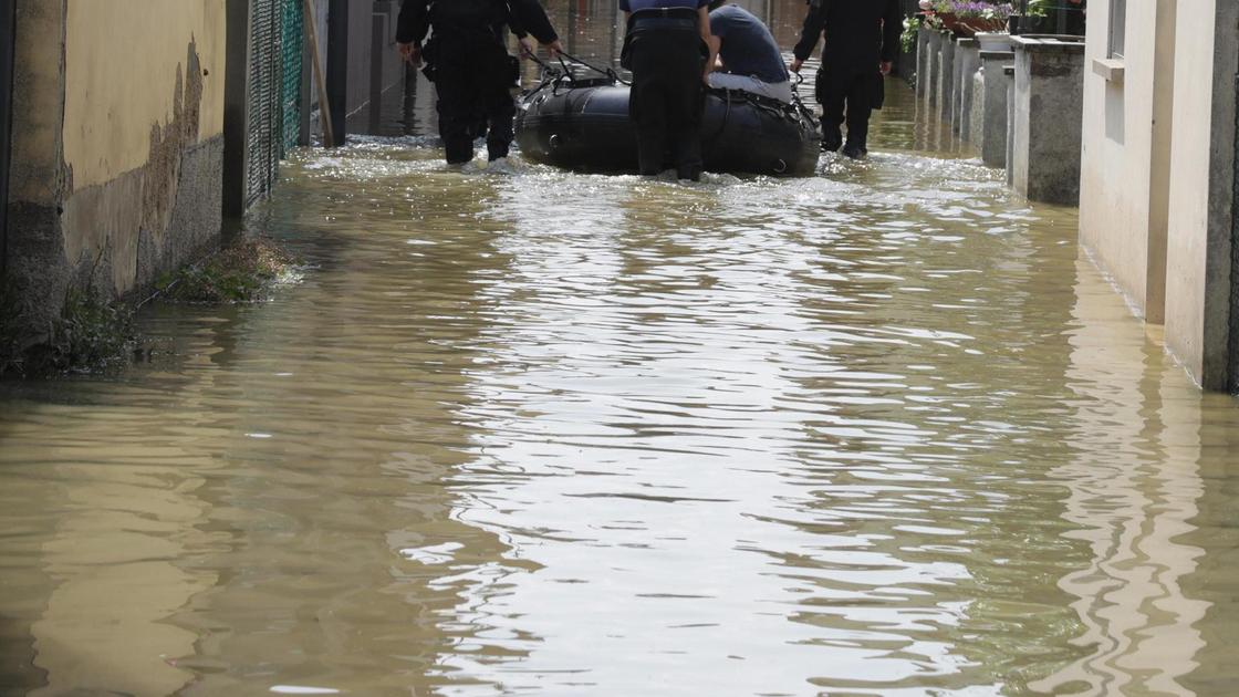 Questa mattina alluvionati in piazza: "Chiediamo risposte concrete"