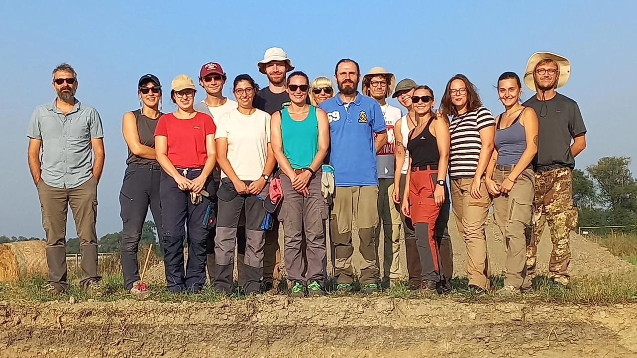 L'Università di Bologna avvia la terza campagna di scavo nell'antica città etrusca di Spina, coinvolgendo ricercatori e studenti internazionali. Il focus è su un terrapieno e reperti organici, con visite guidate aperte al pubblico a Comacchio.