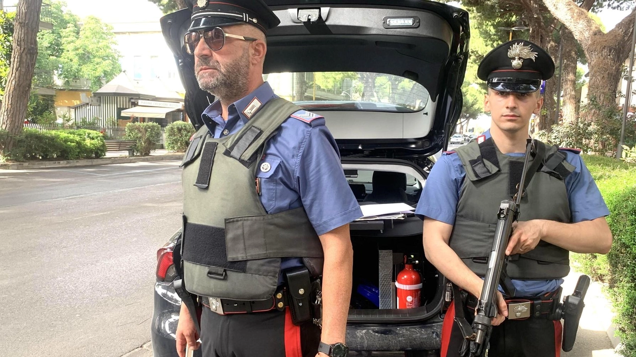 Una pattuglia dei carabinieri. I due ladri sono stati individuati grazie alle telecamere