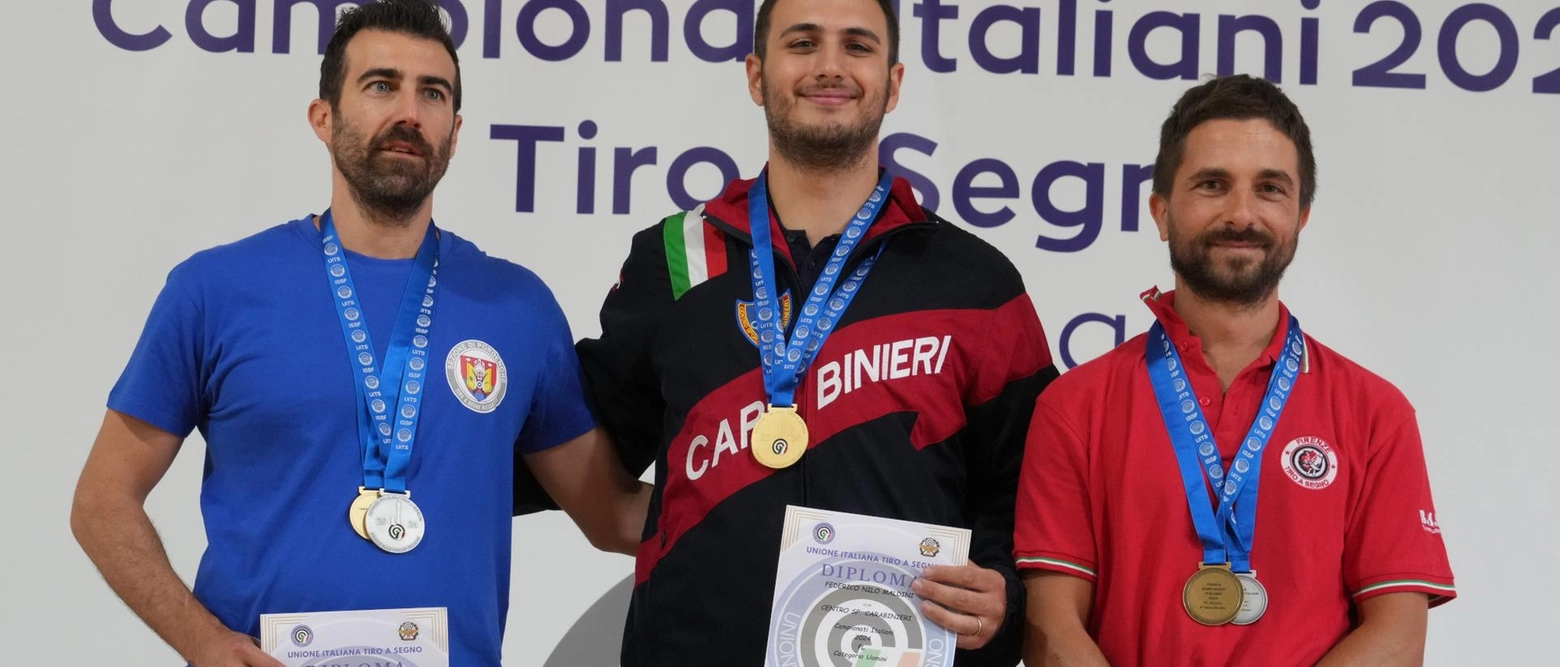 Con 0,4 punti in più, il 23enne di Borgo Panigale batte il compagno Paolo Monna nella pistola libera dai 10 metri. Campionati in programma fino a domenica 15 settembre con altri quattro bolognesi in gara