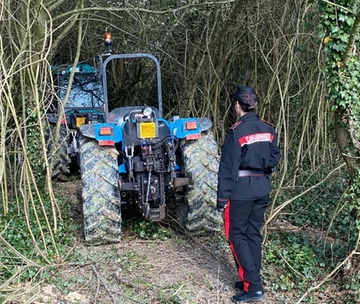 Trattori rubati, svolta nella caccia ai ladri: trovate impronte sui mezzi