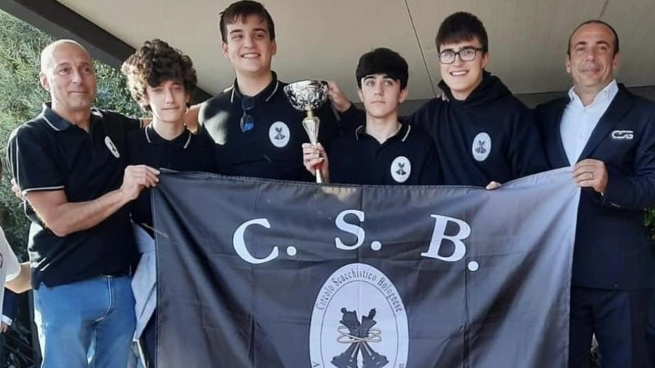 Borgo Tossignano celebra il successo di Stefano Trevisan, campione nazionale Under 16 di scacchi. Il giovane talento si unisce a una lunga lista di campioni sportivi del paese, con prossimi eventi internazionali in arrivo.