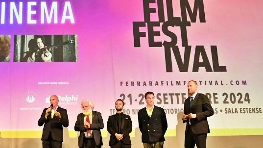 Il Ferrara Film Festival ha chiuso la nona edizione con successo: 5470 accreditati, 45 film in concorso, 112 ore di programmazione e ampia copertura mediatica. Il direttore artistico esprime grande soddisfazione per il risultato ottenuto.