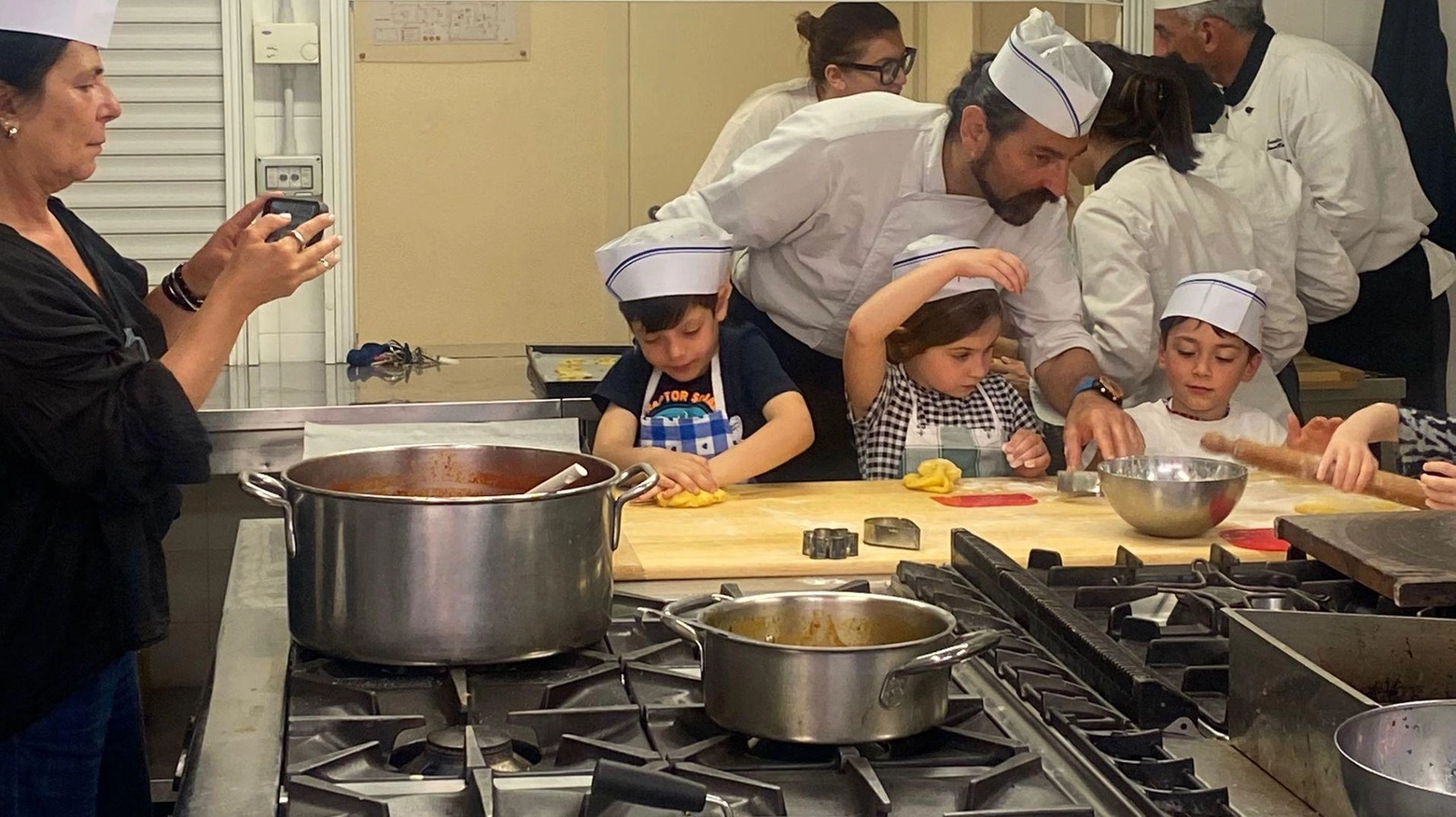 I piccoli chef dell’asilo Torconca  cucinano a sorpresa per i genitori
