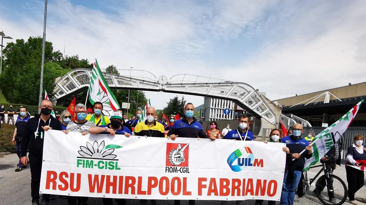 Una delle proteste dei lavoratori Whrilpool, ora Beko