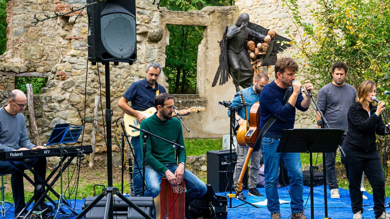 Gli Arbitri Elegantiae festeggiano i 25 anni di attività. La band senigalliese a settembre ha pubblicato l’ultimo album, ‘Per tutte...