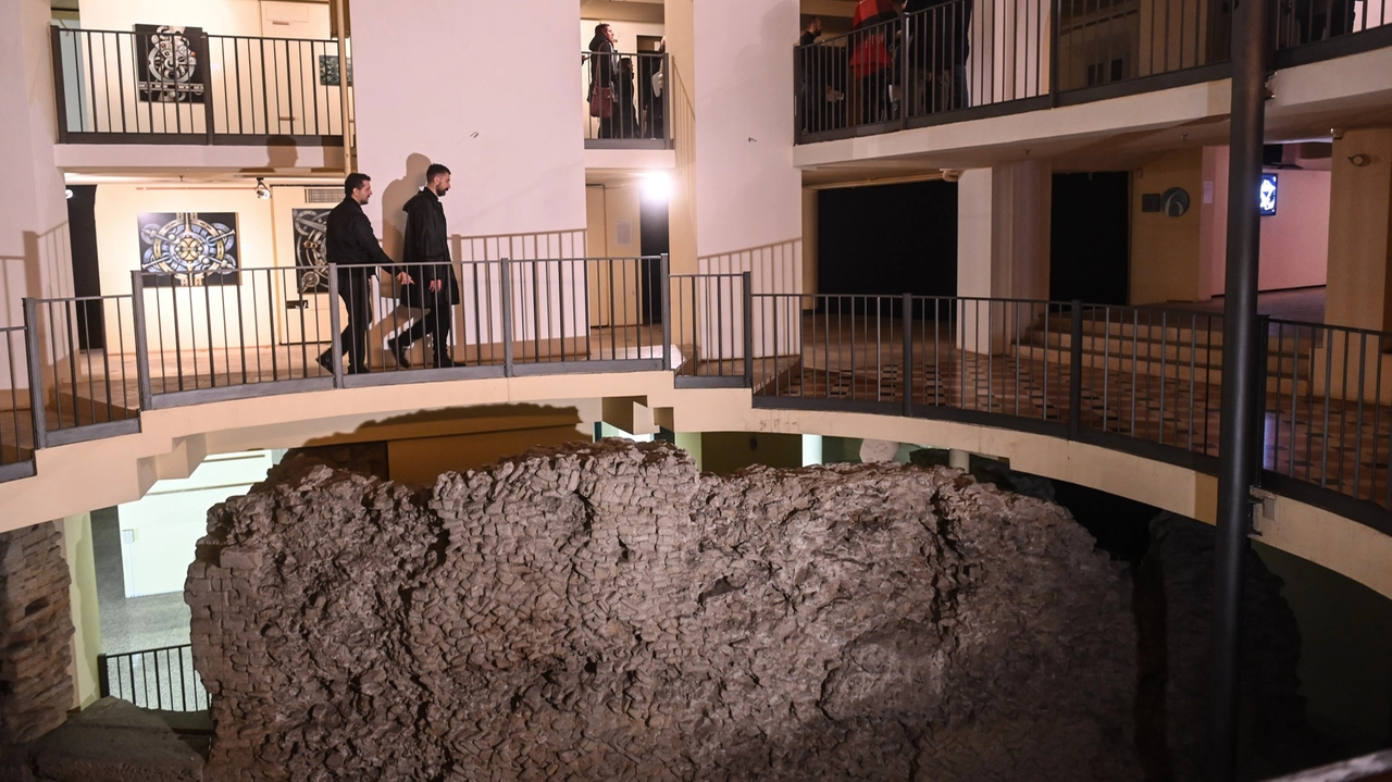 Il teatro romano aperto per la notte bianca di Arte Fiera (foto Schicchi)