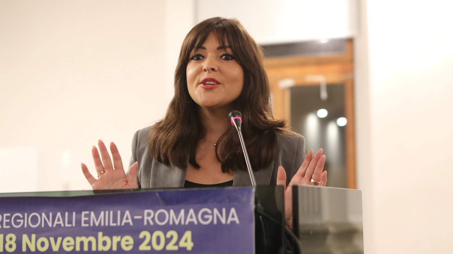 La parlamentare Alice Buonguerrieri definisce "gravissimo" l'episodio in cui la foto di Elena Ugolini è comparsa sulla sedia di uno studio Tv al suo posto, in occasione del dibattito tra i candidati alla presidenza della regione Emilia Romagna