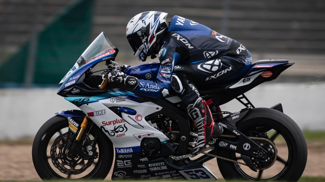 Il motociclista francese di Evan Bros, Valentin Debise