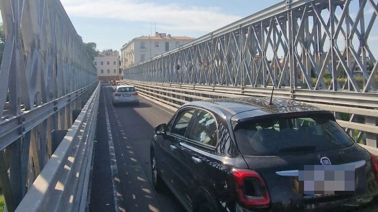 Da lunedì 29 luglio verrà ristretta la carreggiata del Ponte delle Grazie, con l’eliminazione temporanea delle corsie ciclabili a raso