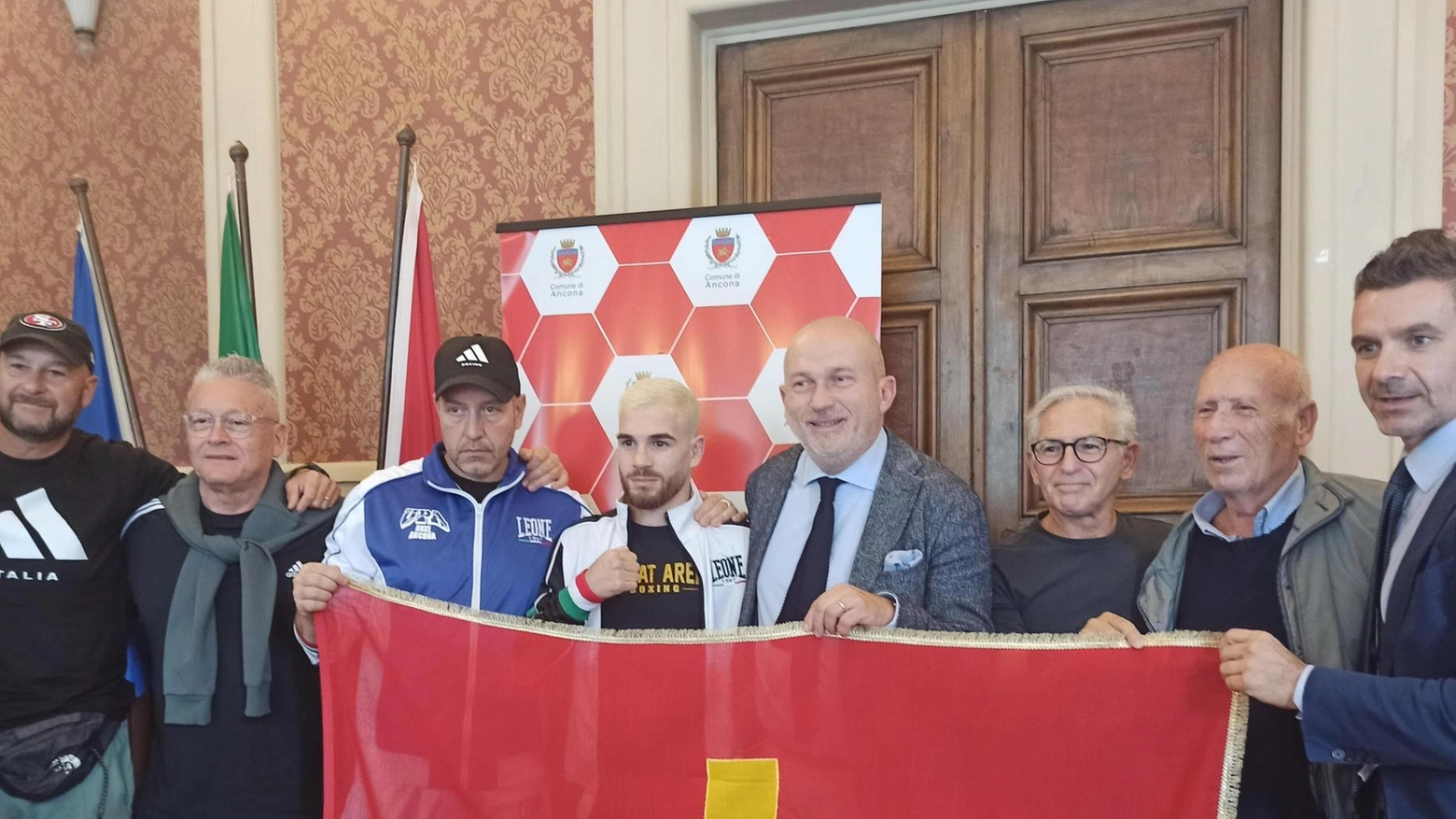 Ecco la boxe internazionale. Occhinero sfida Gallo