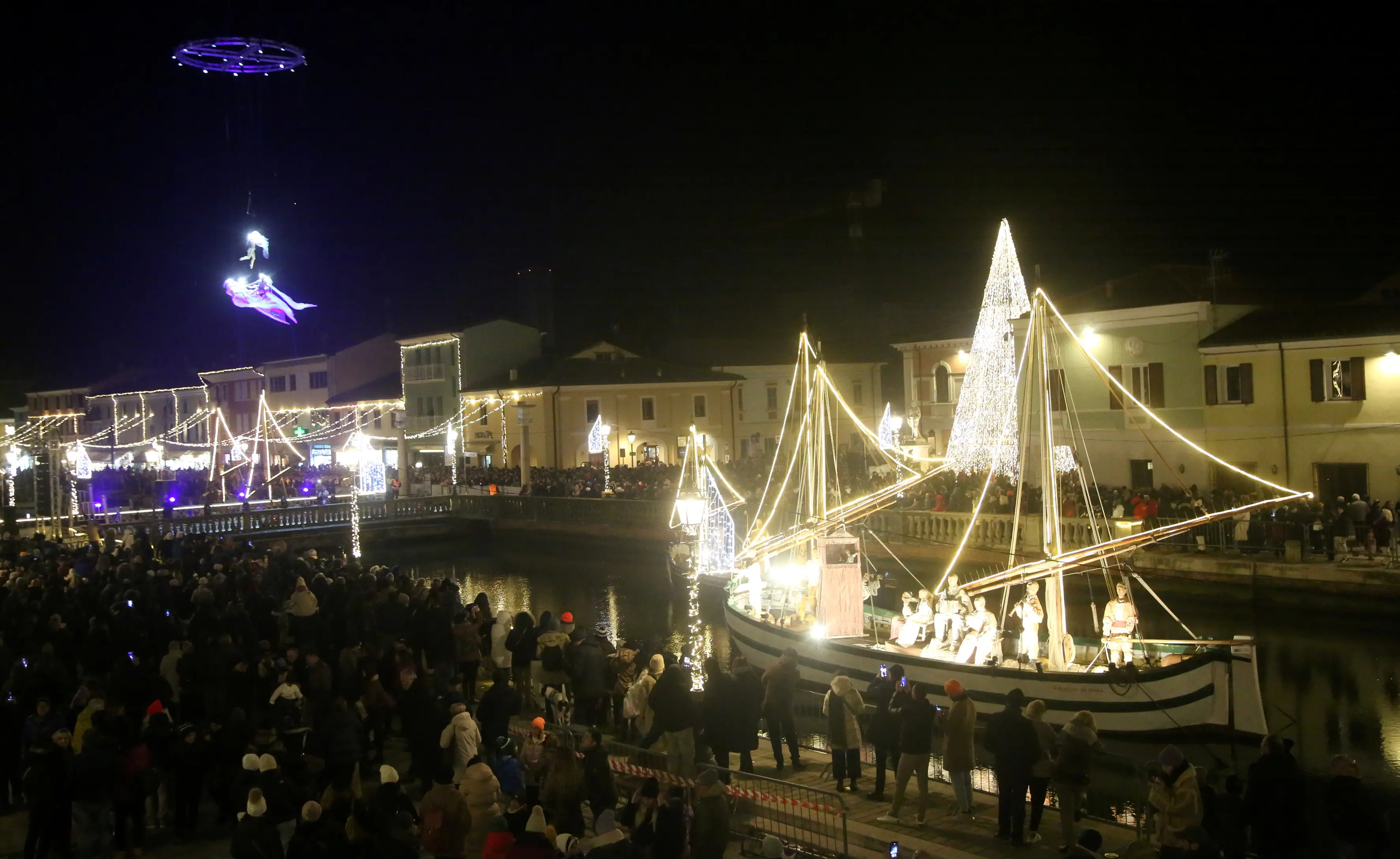 Si accende il Natale a Cesenatico: la magia del presepe della Marineria