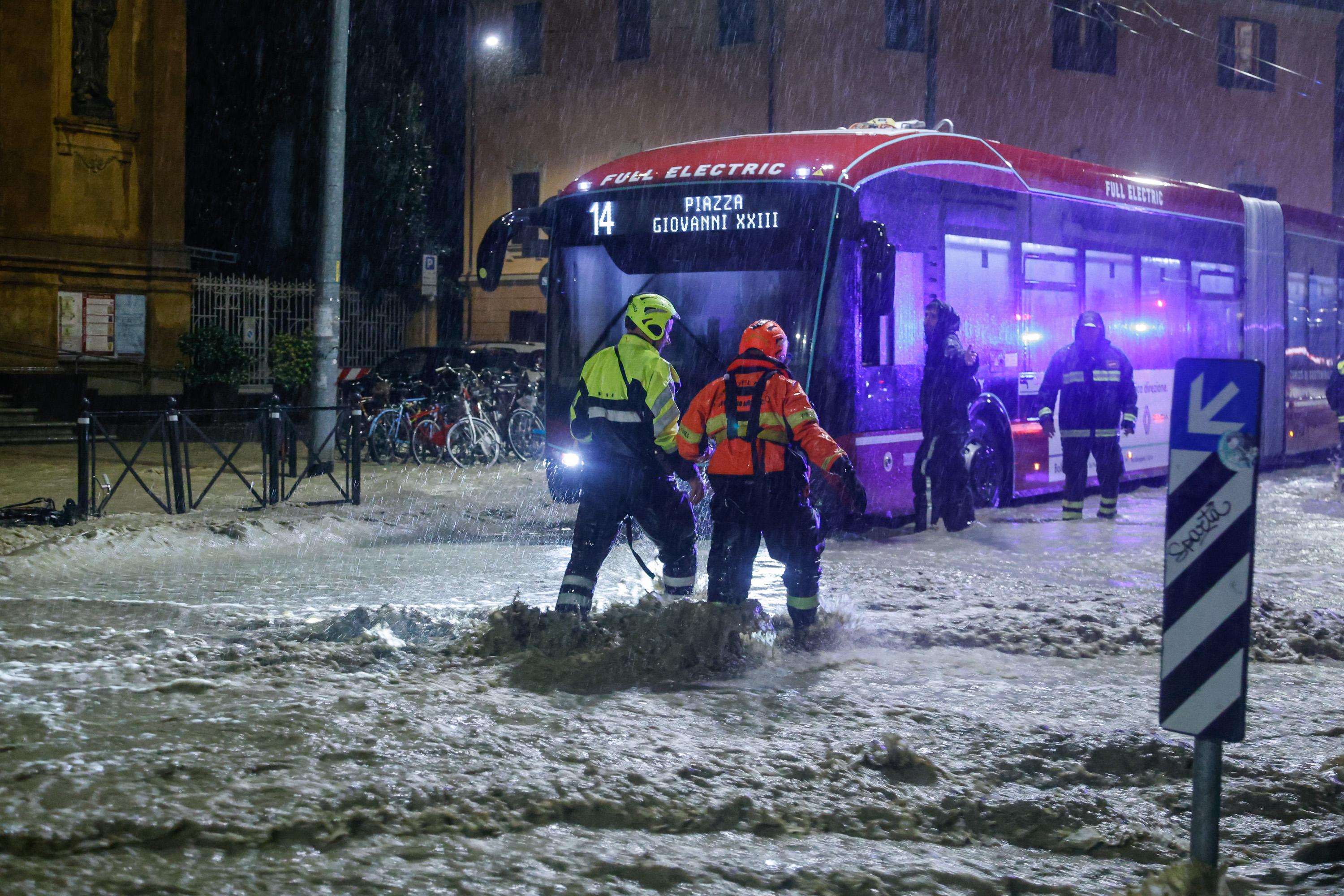 Bologna chiama Valencia, sorelle nella tragedia dell’alluvione: “Siamo al vostro fianco”