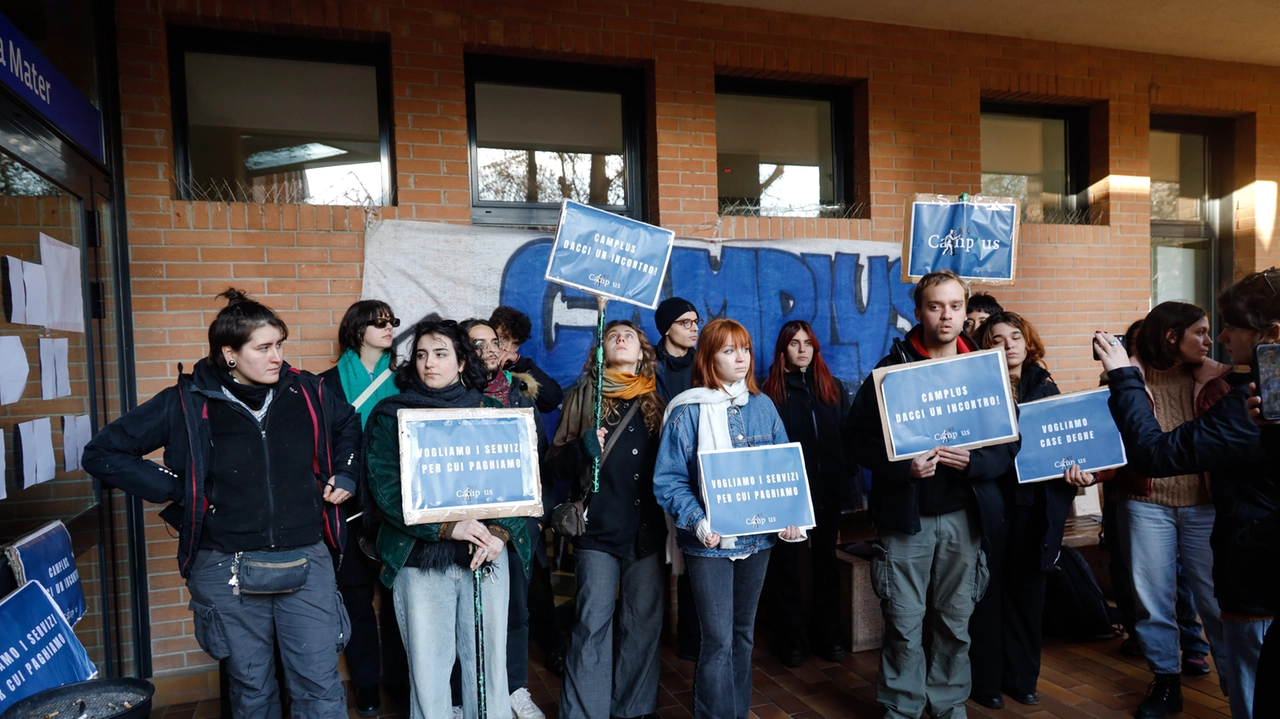 PROTESTA DI LUNA AL CAMPUS UNIVERSITARIO DI SAN DONATO