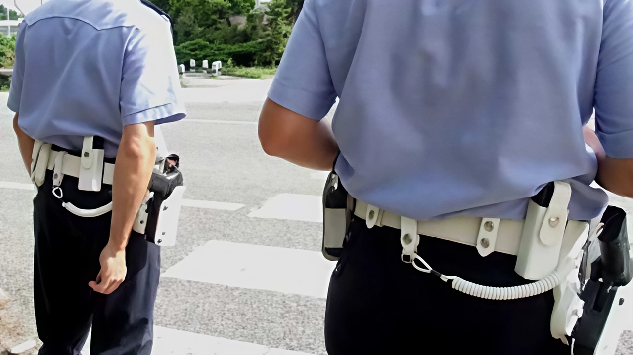 Vigili urbani con la pistola