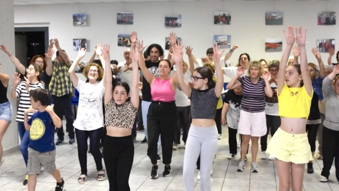 La compagnia della Crisalide durante le prove per lo spettacolo