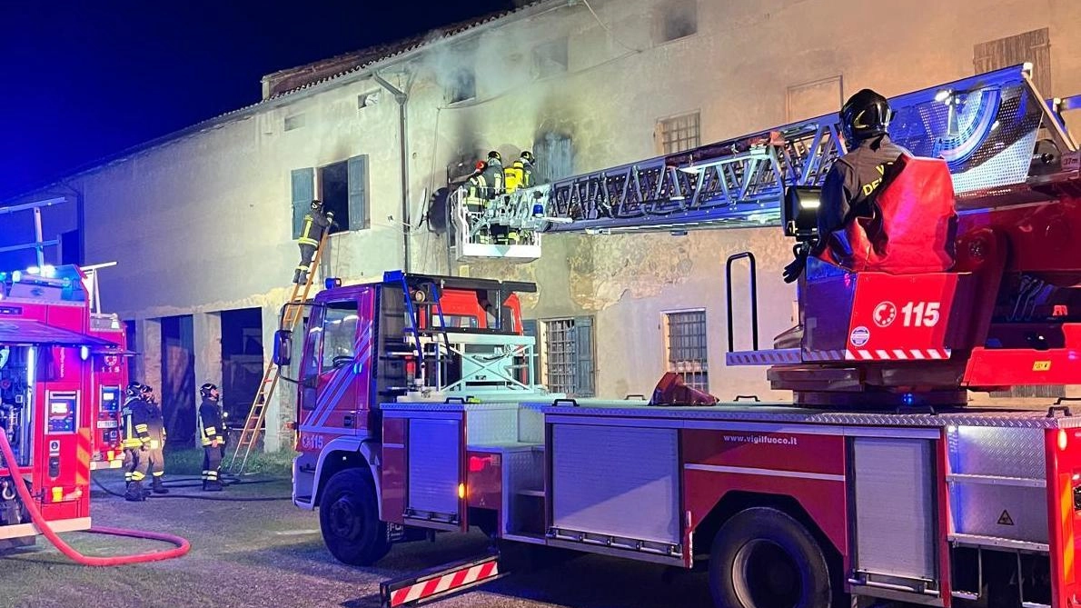 Esplode la bombola di gas. In casa divampa l’incendio